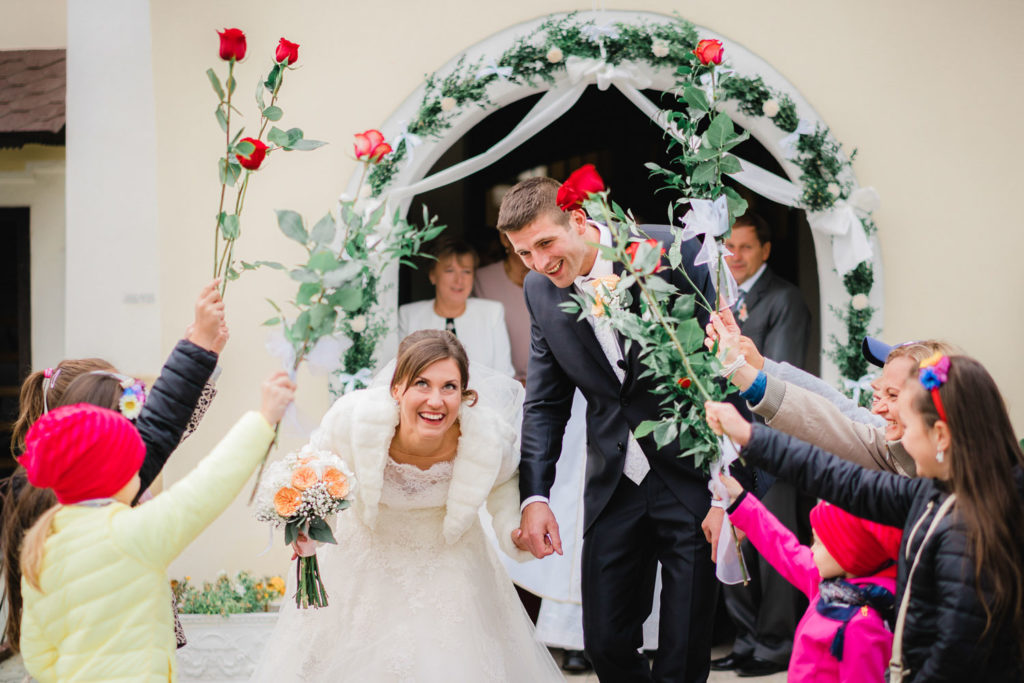 Svadba, Horna Suca, Trencin, Na dedine, priroda, hojdacka, ludova, svadba, nevesta, zenich, kvety, ruze