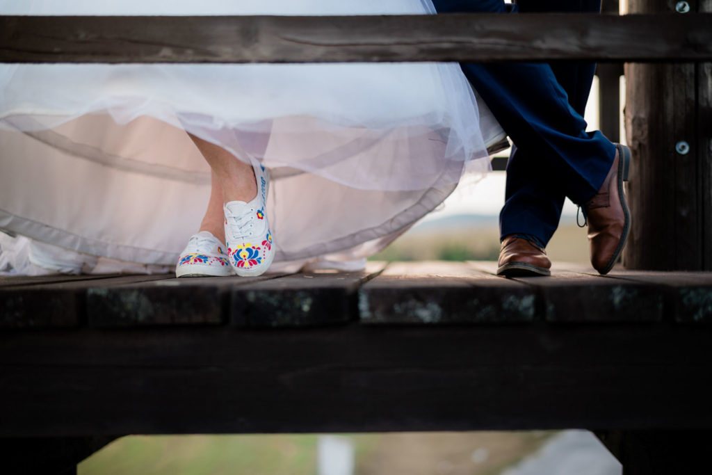 Svadba, Gazdovsky dvor, Myjava, Na dedine, priroda, zvierata, stodola, ludova, svadba, nevesta, zenich, tenisky, topanky