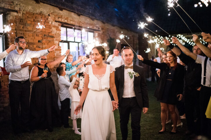 Svadba Kvetinarstvo Bosaca Priroda Vintage Stodola Kvety Nevesta Zenich prskavky