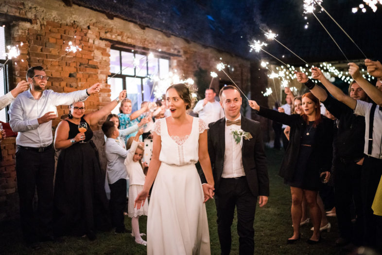 Svadba Kvetinarstvo Bosaca Priroda Vintage Stodola Kvety Nevesta Zenich prskavky